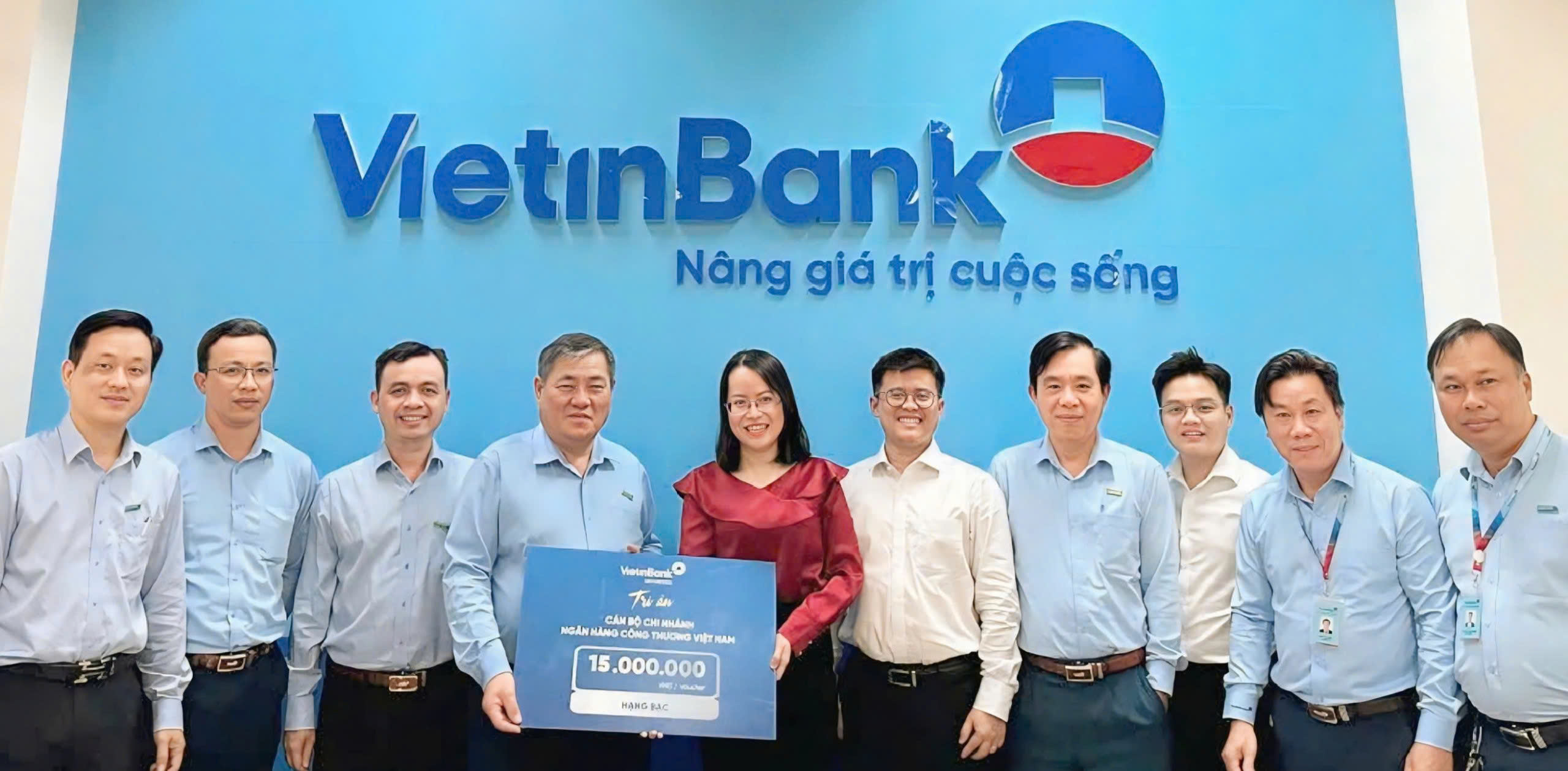 Chứng khoán Công thương trao tặng voucher du lịch trị giá 15 triệu tới cán bộ Ngân hàng VietinBank Chi nhánh Ninh Thuận 