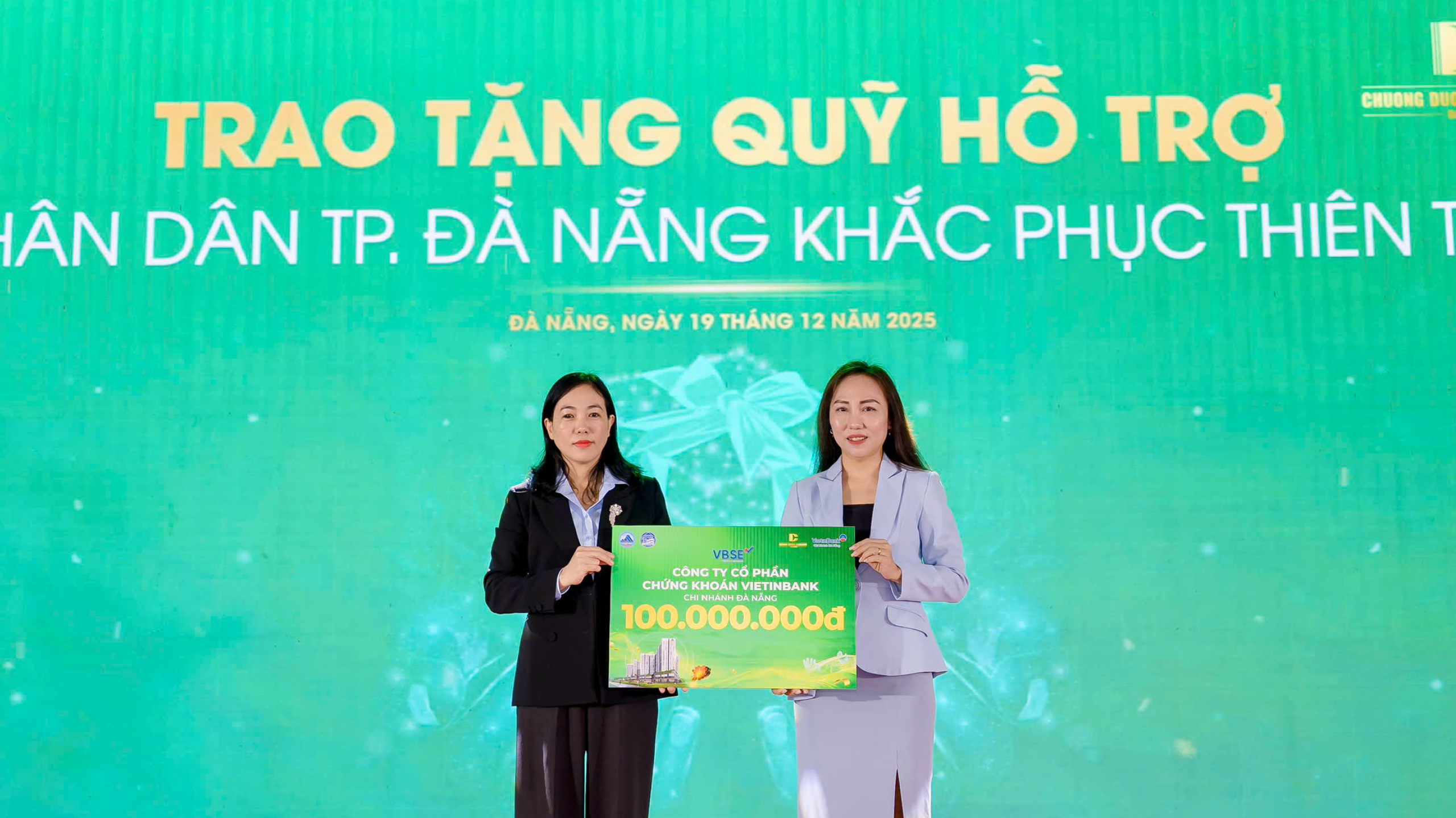 VBSE Đà Nẵng trao tặng 100 triệu tới Quỹ Hỗ trợ Nhân dân TP. Đà Nẵng khắc phục thiên tai