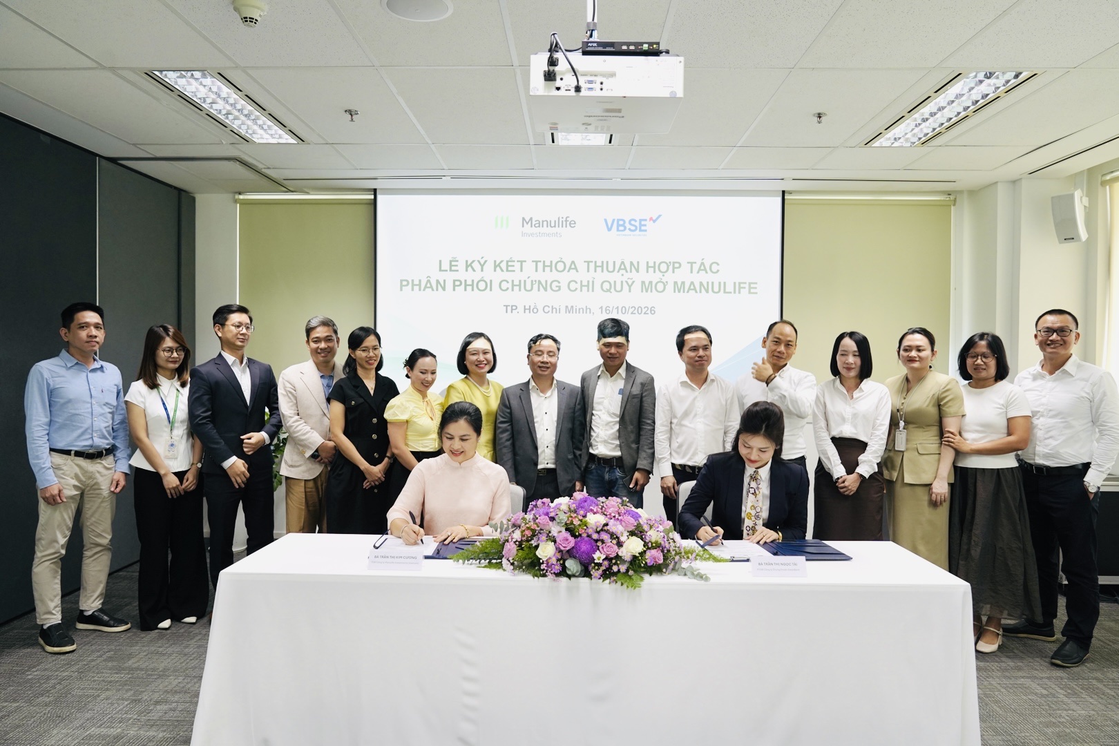 Chứng khoán VietinBank (VBSE) ký kết hợp tác với Manulife Investments (Vietnam) phân phối chứng chỉ quỹ mở
